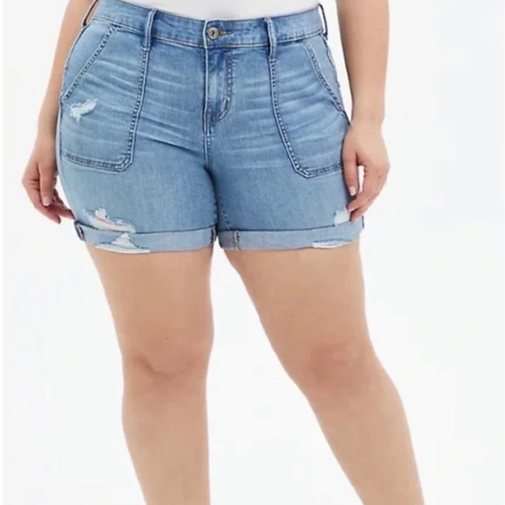 Torrid Mid Rise Midi Short Vintage Stretch Light Washed (B9) - Plus Size